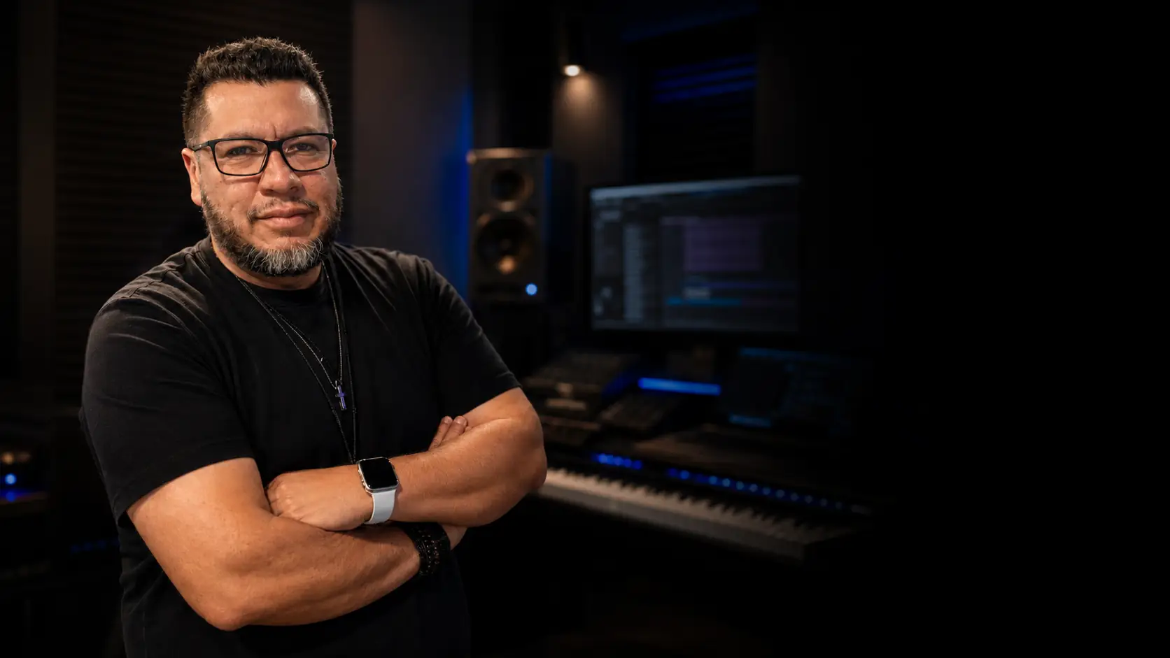 Jair Benítez produciendo en estudio de Grabación
